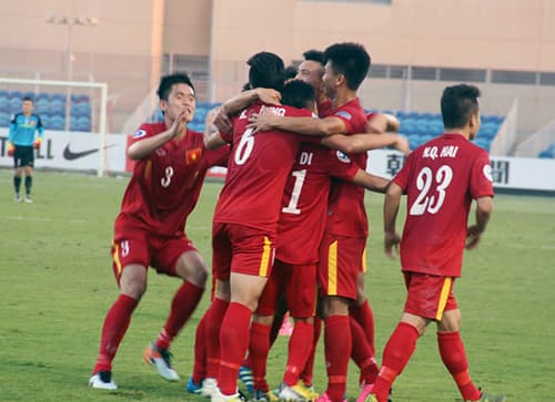 U19 Việt Nam hòa U19 UAE trong thế trận mất người