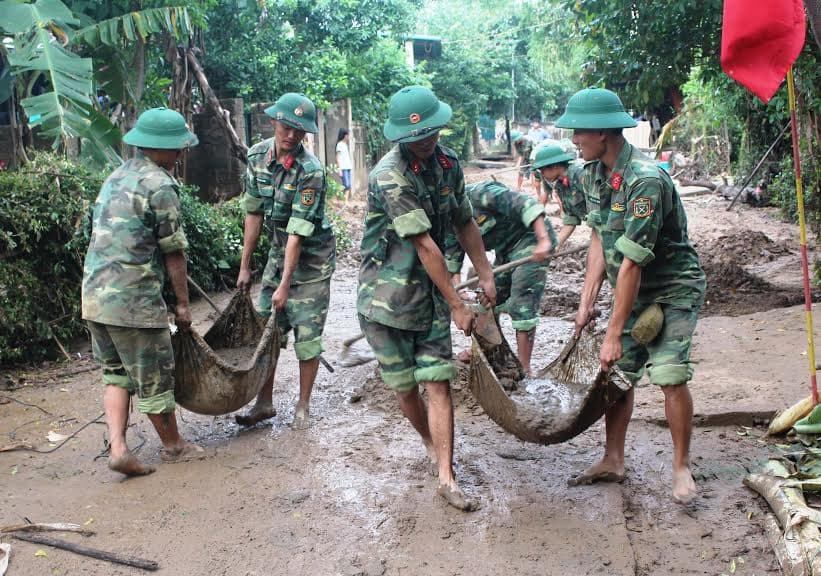 Hà Tĩnh: Hơn 100.000 học sinh vẫn phải nghỉ học do mưa lũ