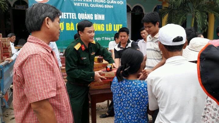 Viettel ủng hộ đồng bào miền Trung 12 tỷ đồng