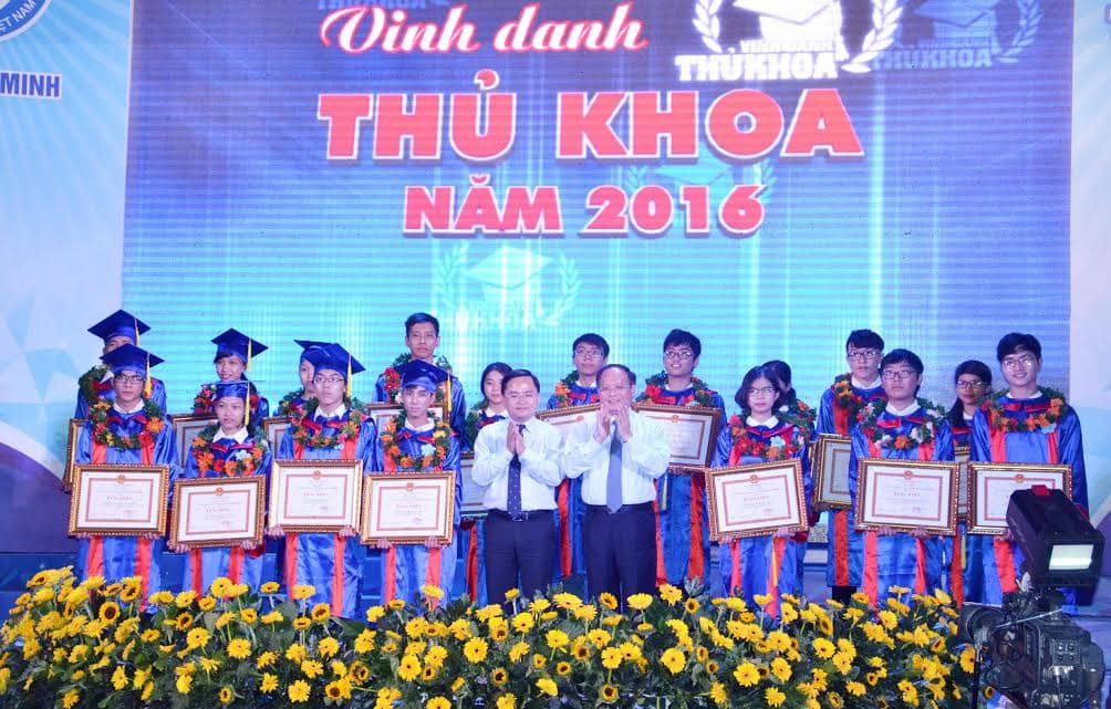 TP Hồ Chí Minh vinh danh 83 thủ khoa năm 2016