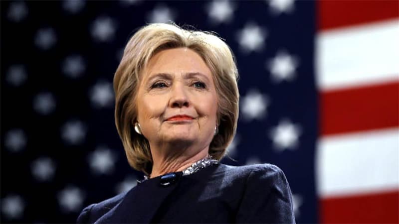 Bà Clinton chiếm ưu thế ở các bang còn do dự
