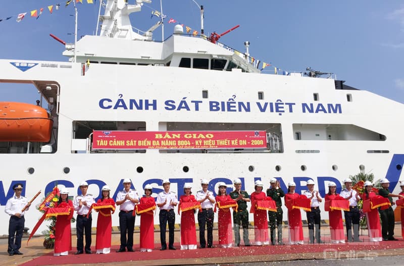 Bàn giao tàu cảnh sát biển đa năng 8004