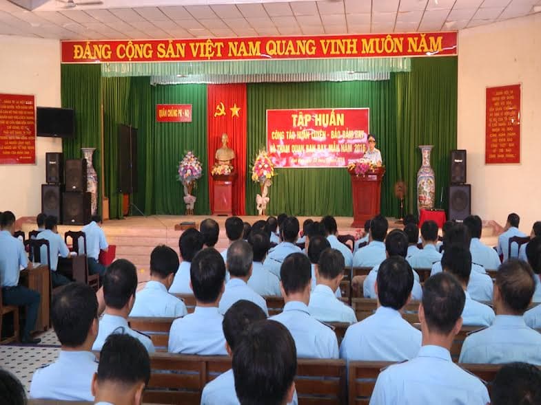 Quân chủng Phòng không - Không quân tập huấn công tác huấn luyện – bảo đảm bay và tham quan bay mẫu năm 2016