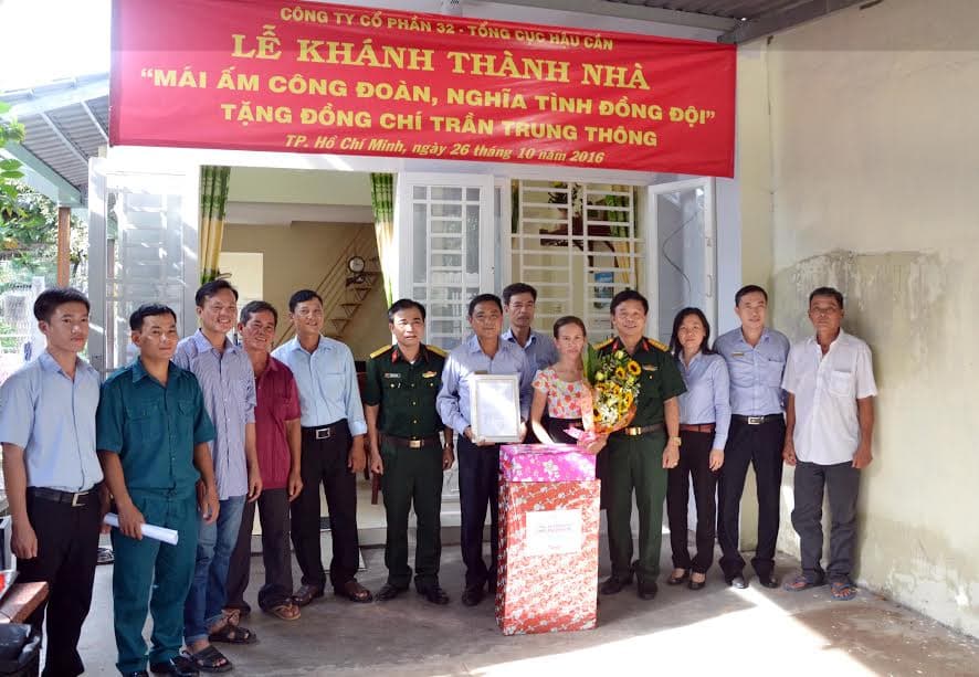 Công ty Cổ phần 32 – Tổng cục Hậu cần trao nhà mái ấm công đoàn cho công đoàn viên hoàn cảnh khó khăn