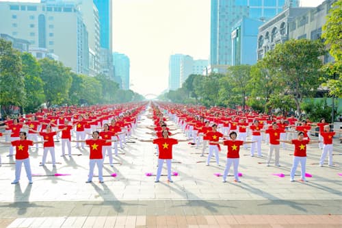 Gần 2.500 người đồng diễn thể dục dưỡng sinh