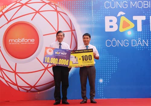 Trao hơn 300 triệu đồng học bổng tặng sinh viên miền Tây Nam Bộ