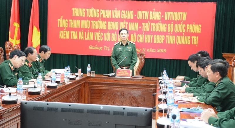 Trung tướng Phan Văn Giang làm việc tại tỉnh Quảng Trị