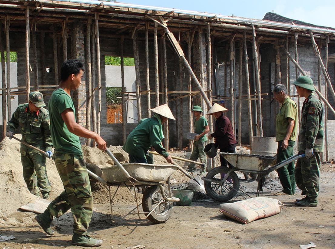 Giúp dân xây dựng nông thôn mới