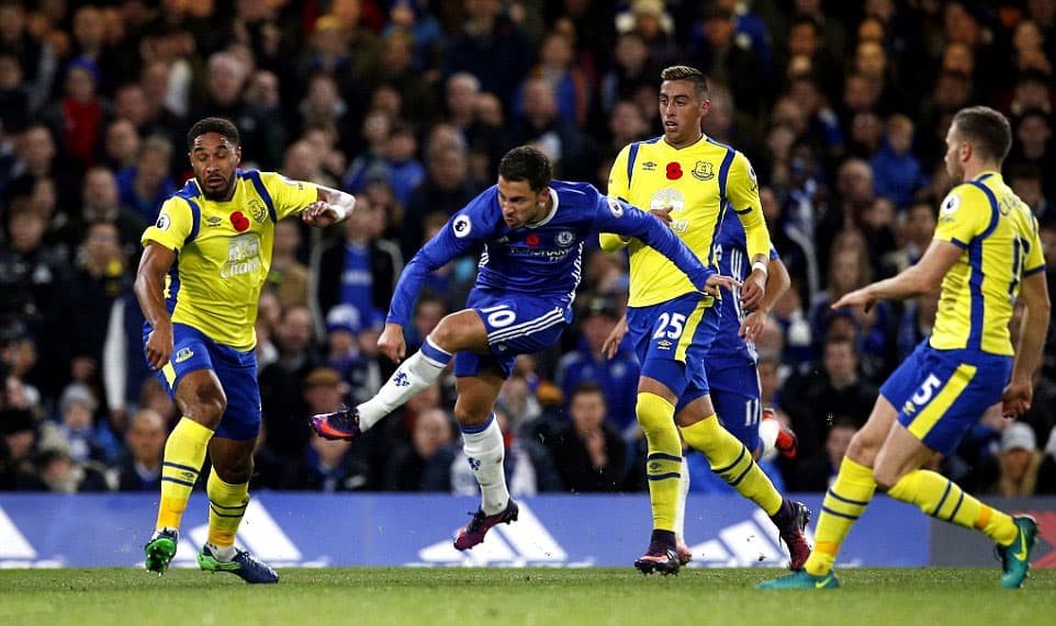 Man City đánh rơi chiến thắng, Chelsea tạm thời lên ngôi đầu