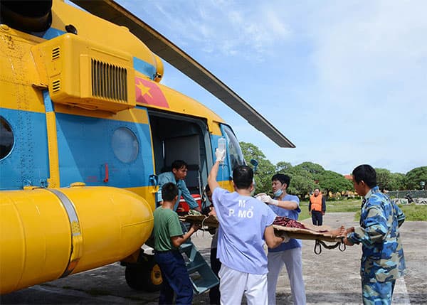 Chuyến bay nặng nghĩa tình quân dân
