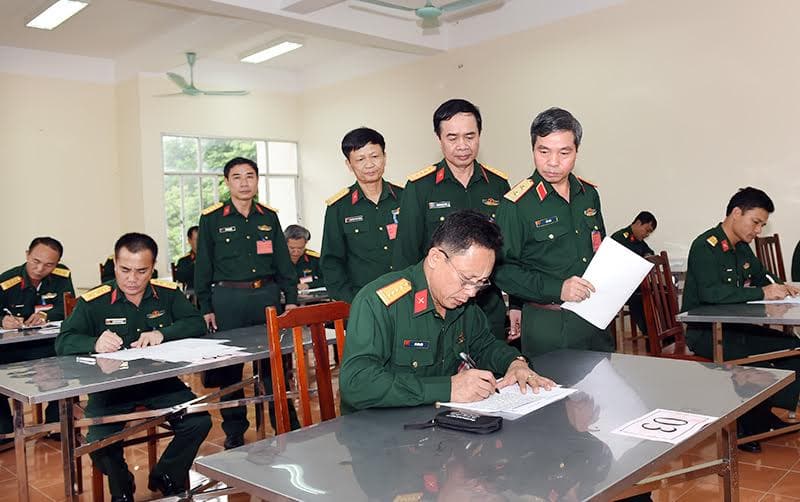Biện pháp thiết thực xây dựng đội ngũ cán bộ nòng cốt “vừa hồng, vừa chuyên’’