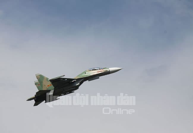 Công phu với những chuyến bay tiêm kích đa năng SU-30MK2