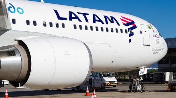 Máy bay Chile hạ cánh khẩn cấp do bị đe dọa đánh bom