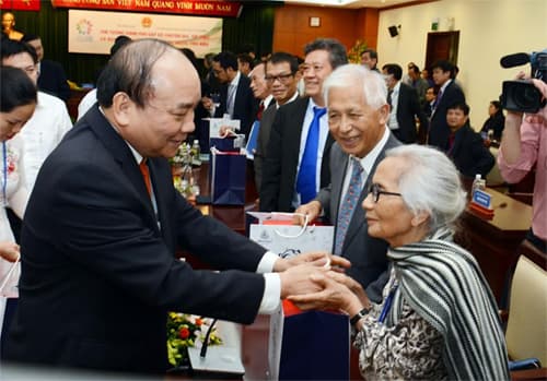Thủ tướng Nguyễn Xuân Phúc gặp gỡ chuyên gia, trí thức, doanh nhân kiều bào tiêu biểu