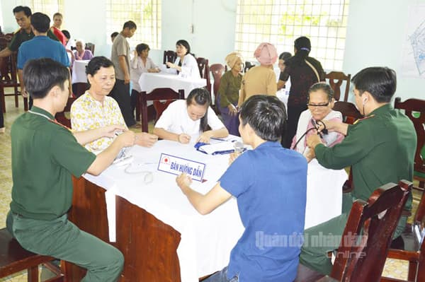 Khám bệnh, cấp thuốc miễn phí cho đồng bào giáo dân và gia đình chính sách