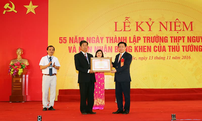 Phó Thủ tướng Vương Đình Huệ dự kỷ niệm 55 năm Trường THPT Nguyễn Duy Trinh, Nghệ An