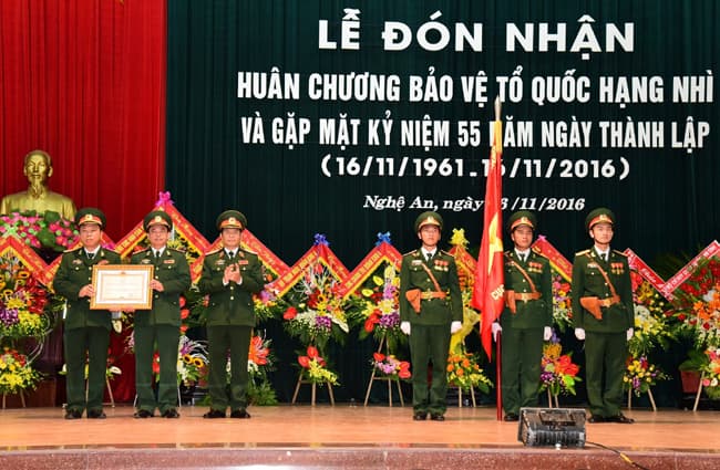 Cục Hậu cần Quân khu 4 đón nhận Huân chương Bảo vệ Tổ quốc hạng Nhì
