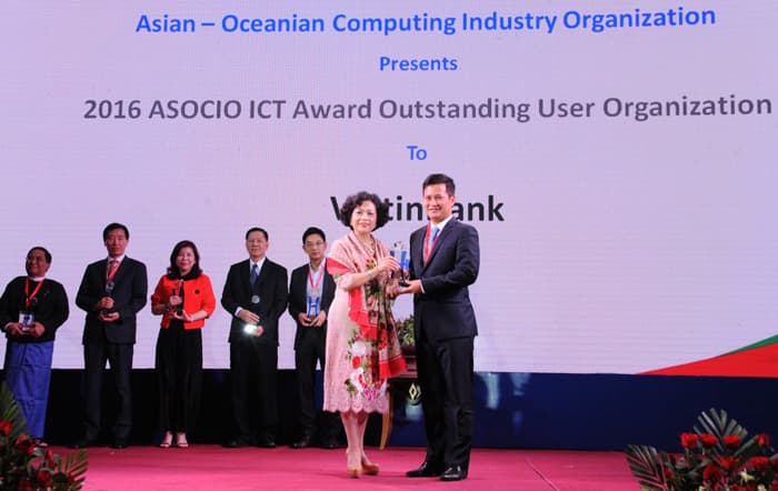 VietinBank nhận giải thưởng đơn vị Ứng dụng CNTT tiêu biểu 2016
