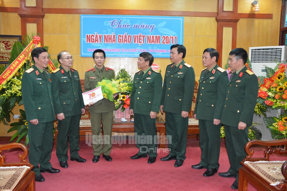 Trao giải nhất Quý lần thứ nhất Cuộc thi tìm hiểu "70 năm Ngày Thương binh-Liệt sĩ"