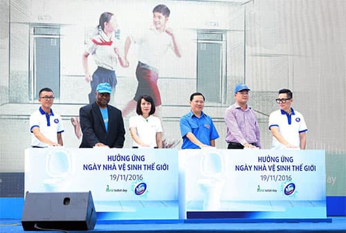 Mít tinh hưởng ứng Ngày Vệ sinh thế giới