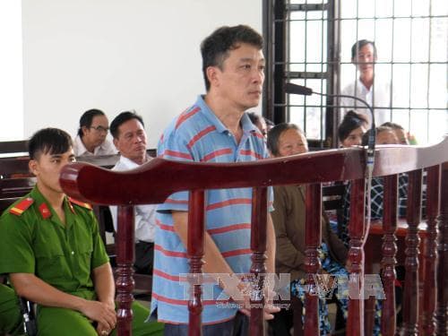 Lừa đảo chiếm đoạt tài sản, nguyên Phó chánh văn phòng Huyện ủy lĩnh 12 năm tù