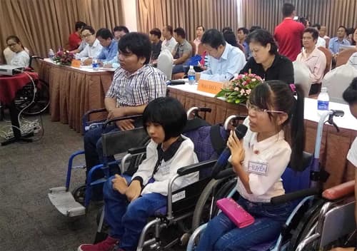 Hỗ trợ người khuyết tật qua hệ thống xe buýt thân thiện và nhân văn