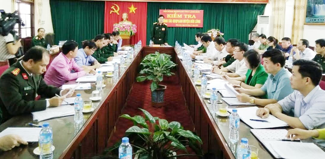 Kiểm tra công tác giáo dục QP-AN tại huyện Hữu Lũng (Lạng Sơn)
