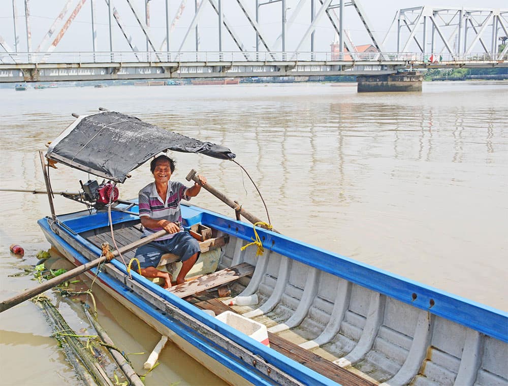 Như đóa lục bình làm đẹp những dòng sông…