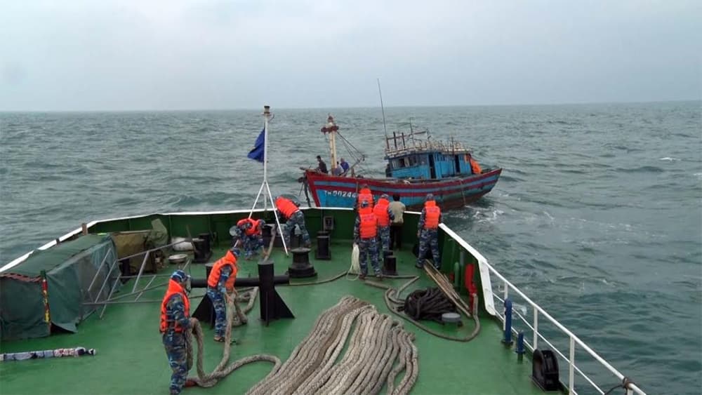 BTL Vùng Cảnh sát biển 1 cứu nạn tàu ngư dân trên biển