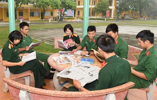 Sau giờ huấn luyện ở Lữ đoàn 201