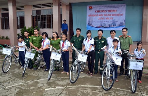Tuổi trẻ lực lượng vũ trang TP Hồ Chí Minh về nguồn tại Bến Tre