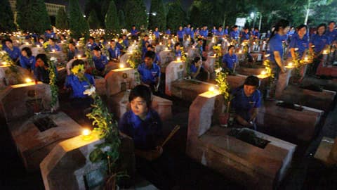 Họ đã thắp lên những trái tim rực lửa
