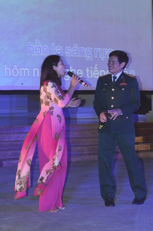 Bồi đắp tình yêu nghệ thuật qua hội thi hát karaoke
