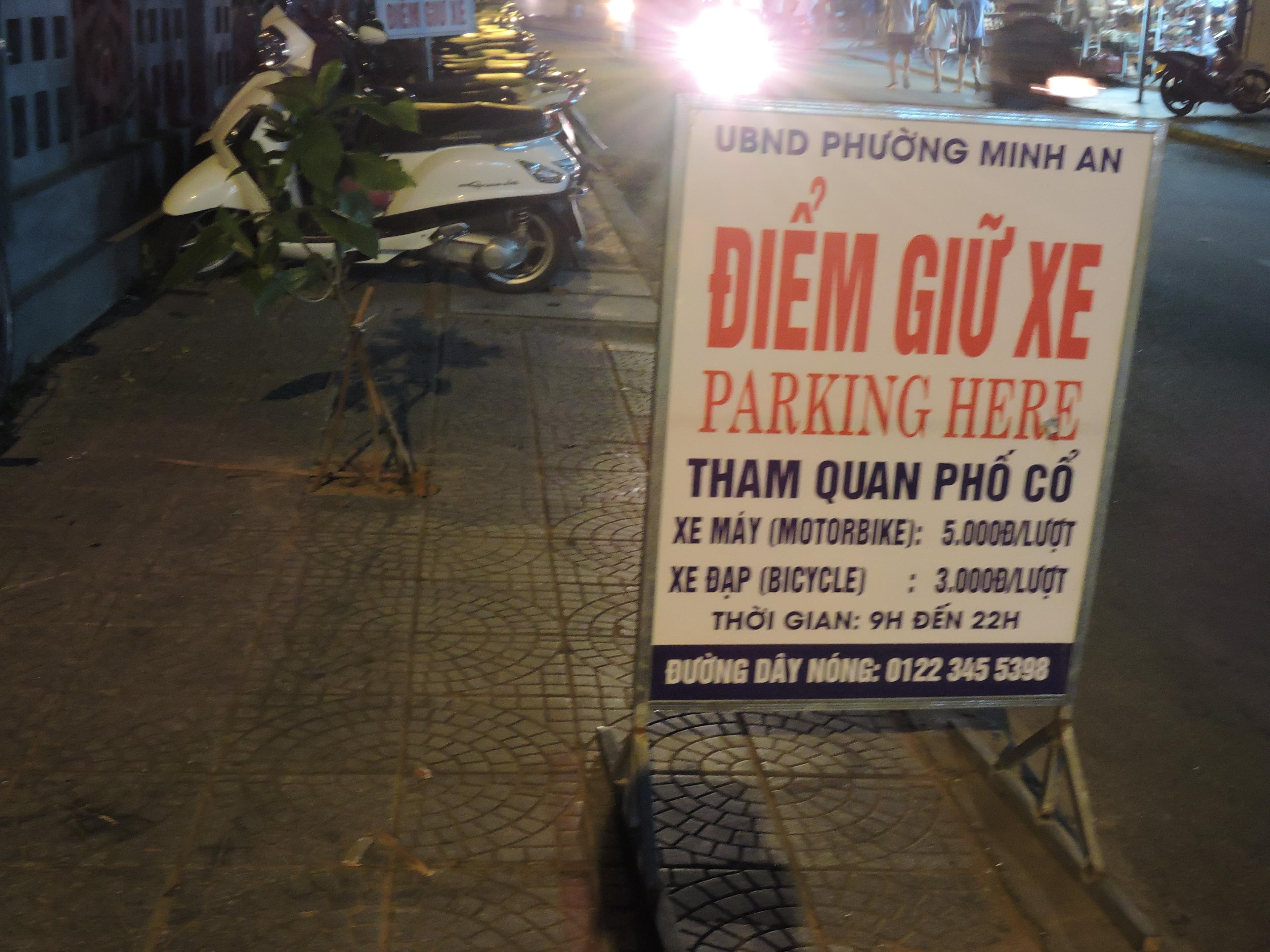 Niêm yết công khai giá gửi xe