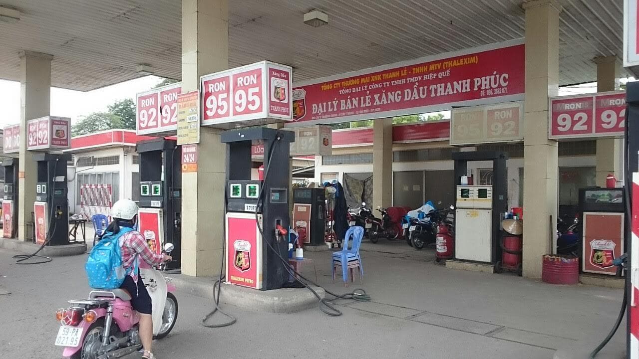 Cây xăng trái phép gây bức xúc khu dân cư