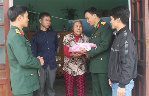 Làm tốt công tác dân vận vùng biển, vùng tôn giáo