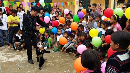 Nghệ sĩ trẻ đam mê với múa rối