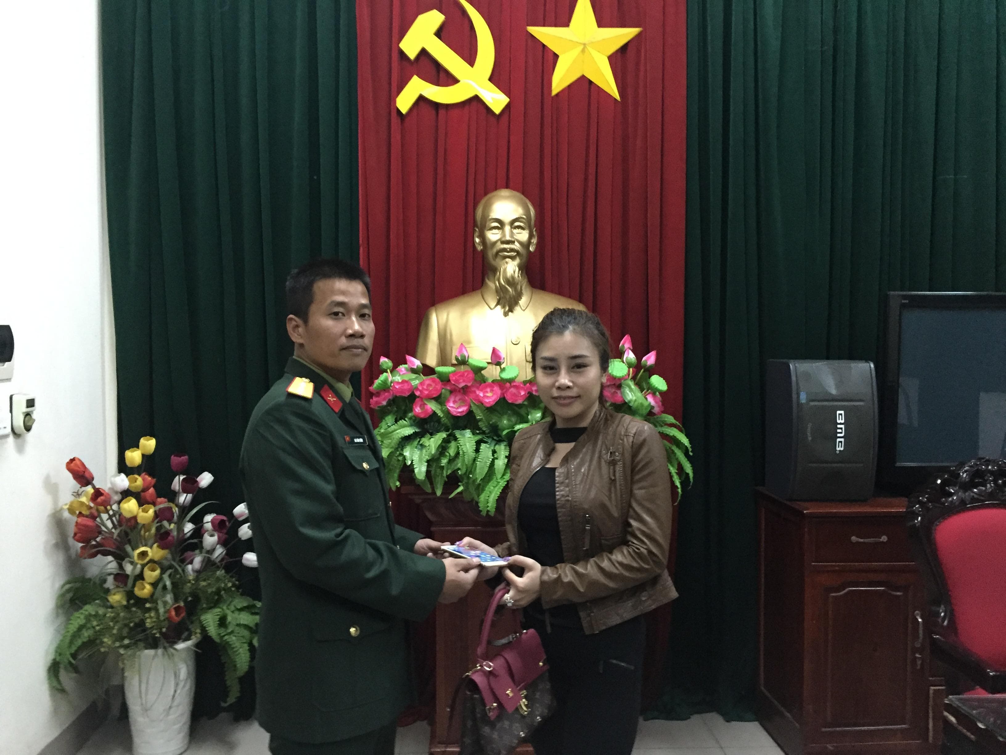 Anh bộ đội dũng cảm bắt 2 tên cướp