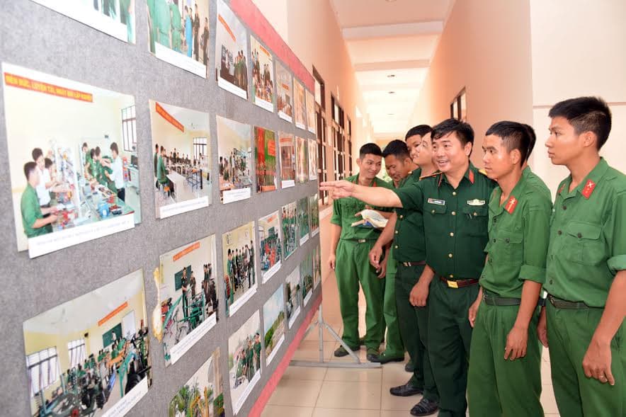 Tư vấn hướng nghiệp, tuyển sinh học nghề cho bộ đội chuẩn bị xuất ngũ