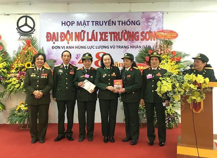 Đại đội Nữ lái xe Trường Sơn kỷ niệm 48 năm thành lập