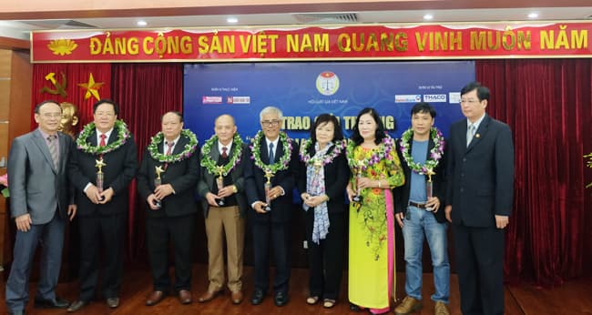 15 luật gia nhận giải thưởng “Luật gia vì cộng đồng lần thứ nhất 2016”