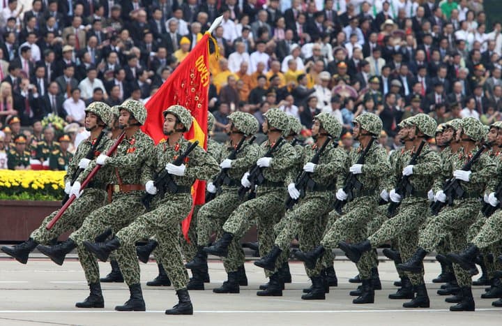 Tập trung nguồn lực xây dựng quân đội, củng cố thế trận quốc phòng vững chắc