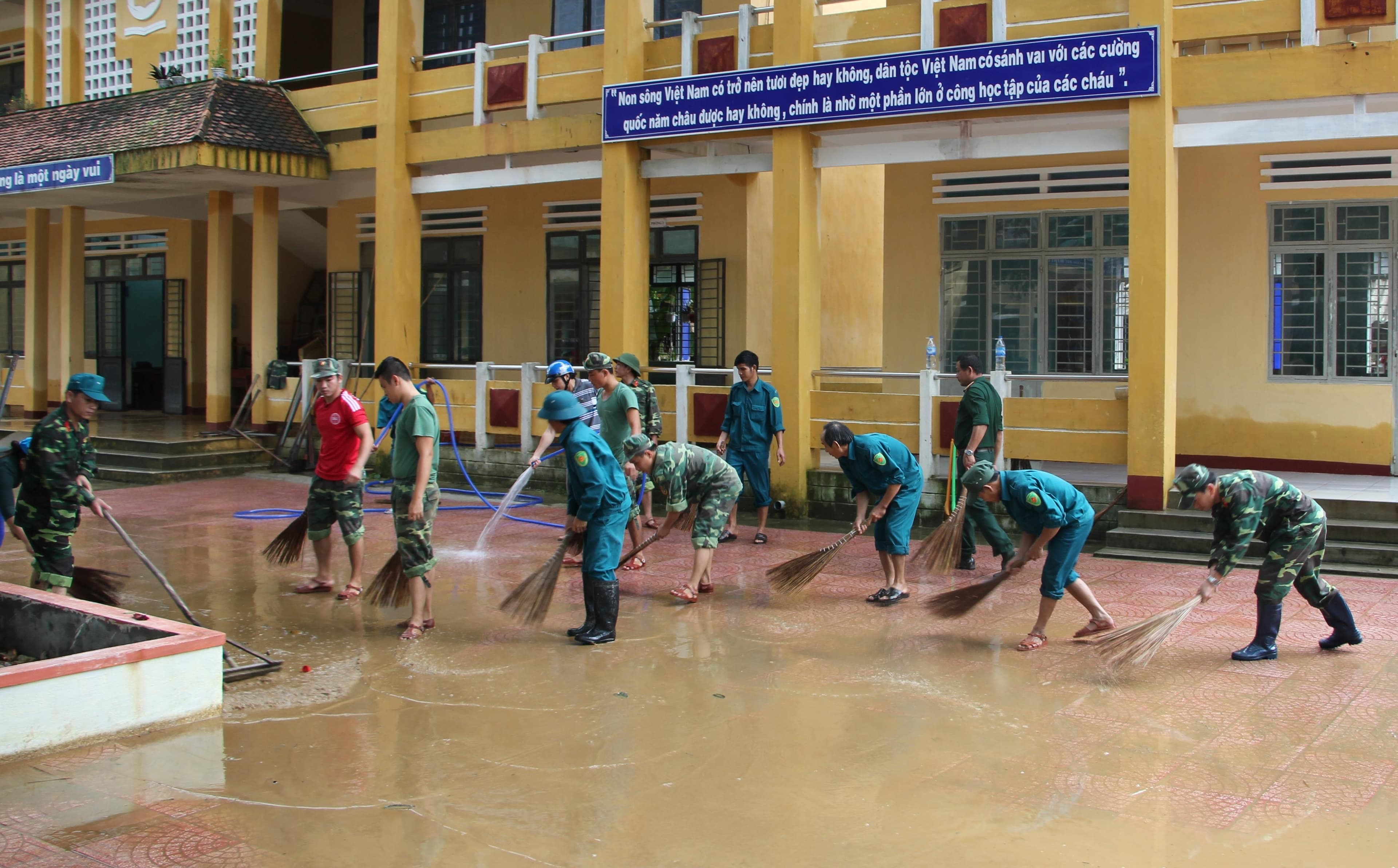Các anh về... xóm sạch, đường quang”