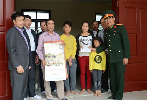 Báo Quân đội nhân dân và các đơn vị đồng hành trao kinh phí hỗ trợ nhà chính sách