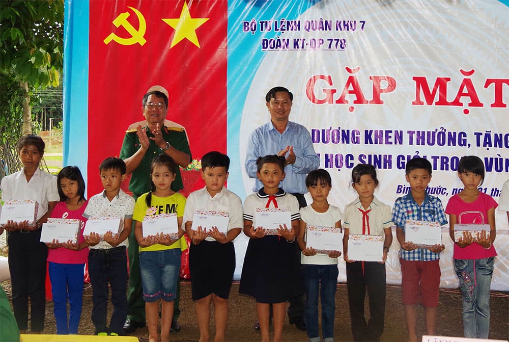 Giúp dân lập bản, xây thế vững biên cương
