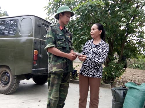 "Bông hoa đẹp" trên đường hành quân