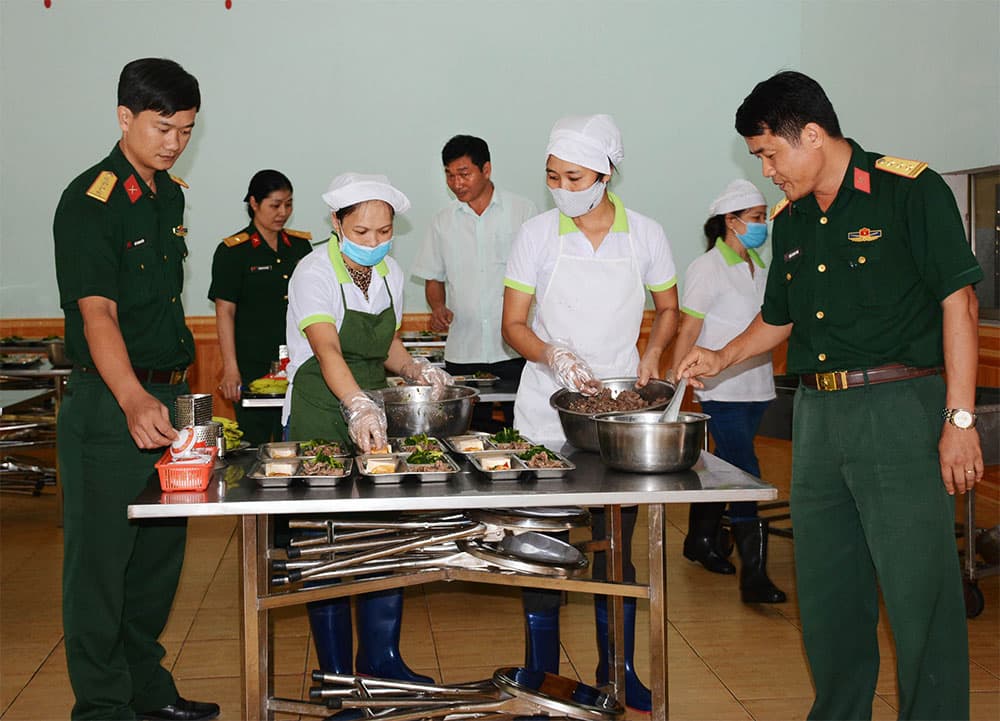 Giám sát chặt chẽ bếp ăn xã hội hóa