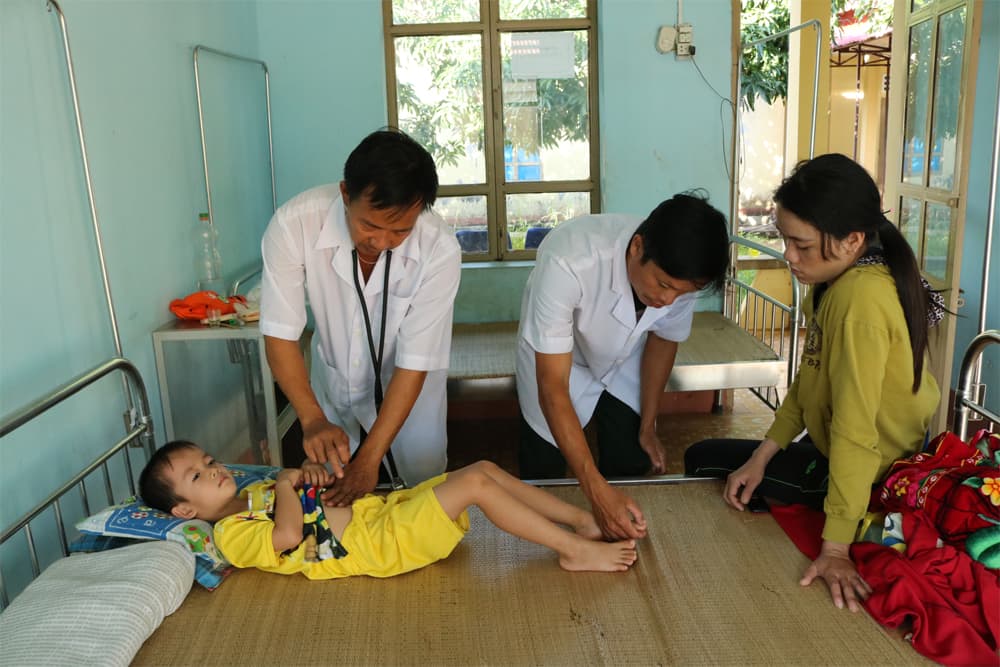 "Cầu nối" gắn kết tình hữu nghị
