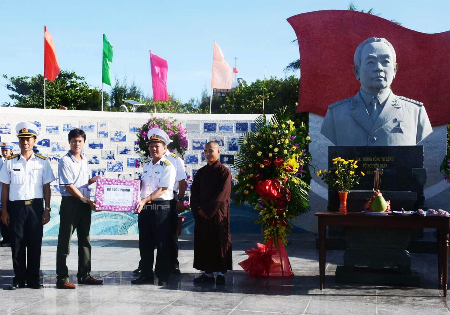 Xuân về nơi đầu sóng