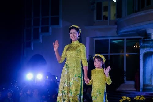 Thêm yêu tà áo dài Việt Nam